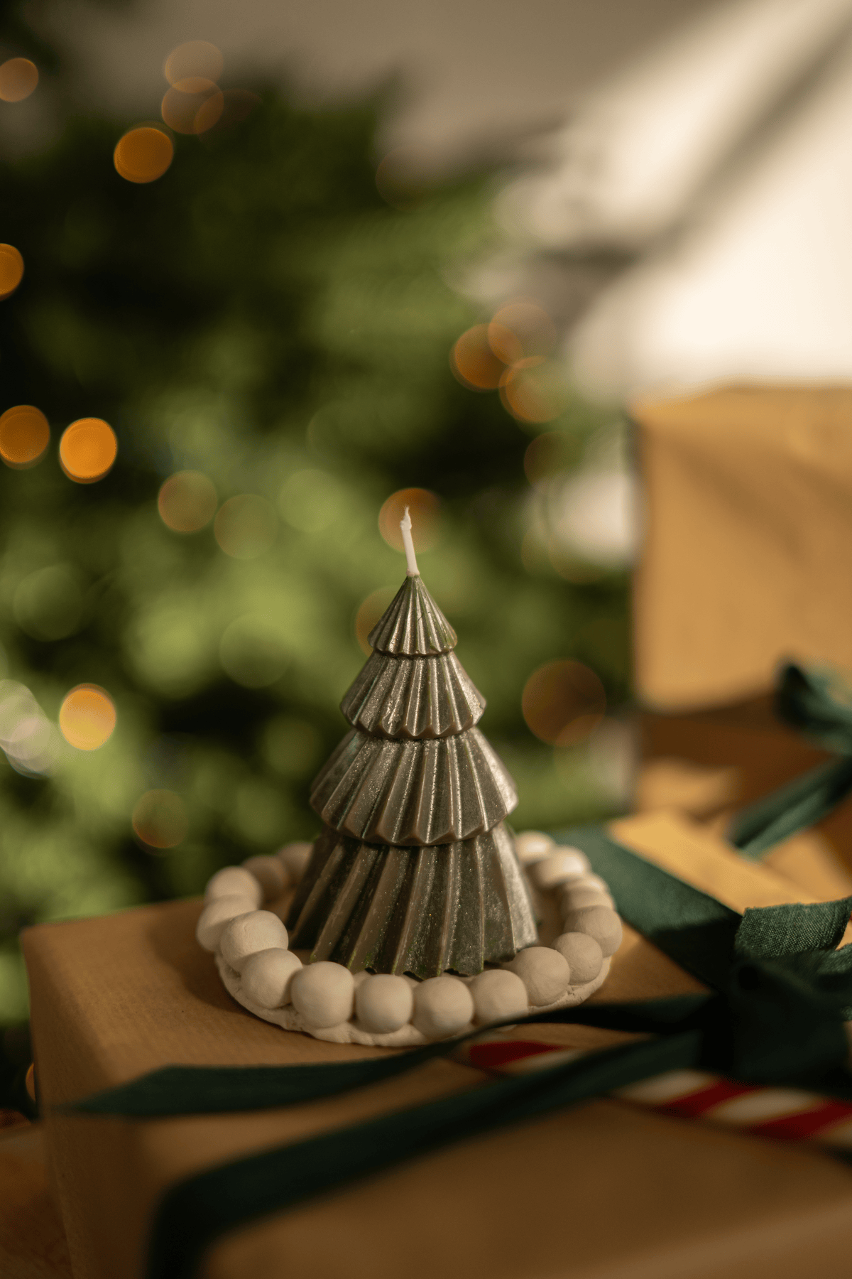 Weihnachts-DIY - Tannenbaum-Kerze mit Clay-Tray Untersetzer