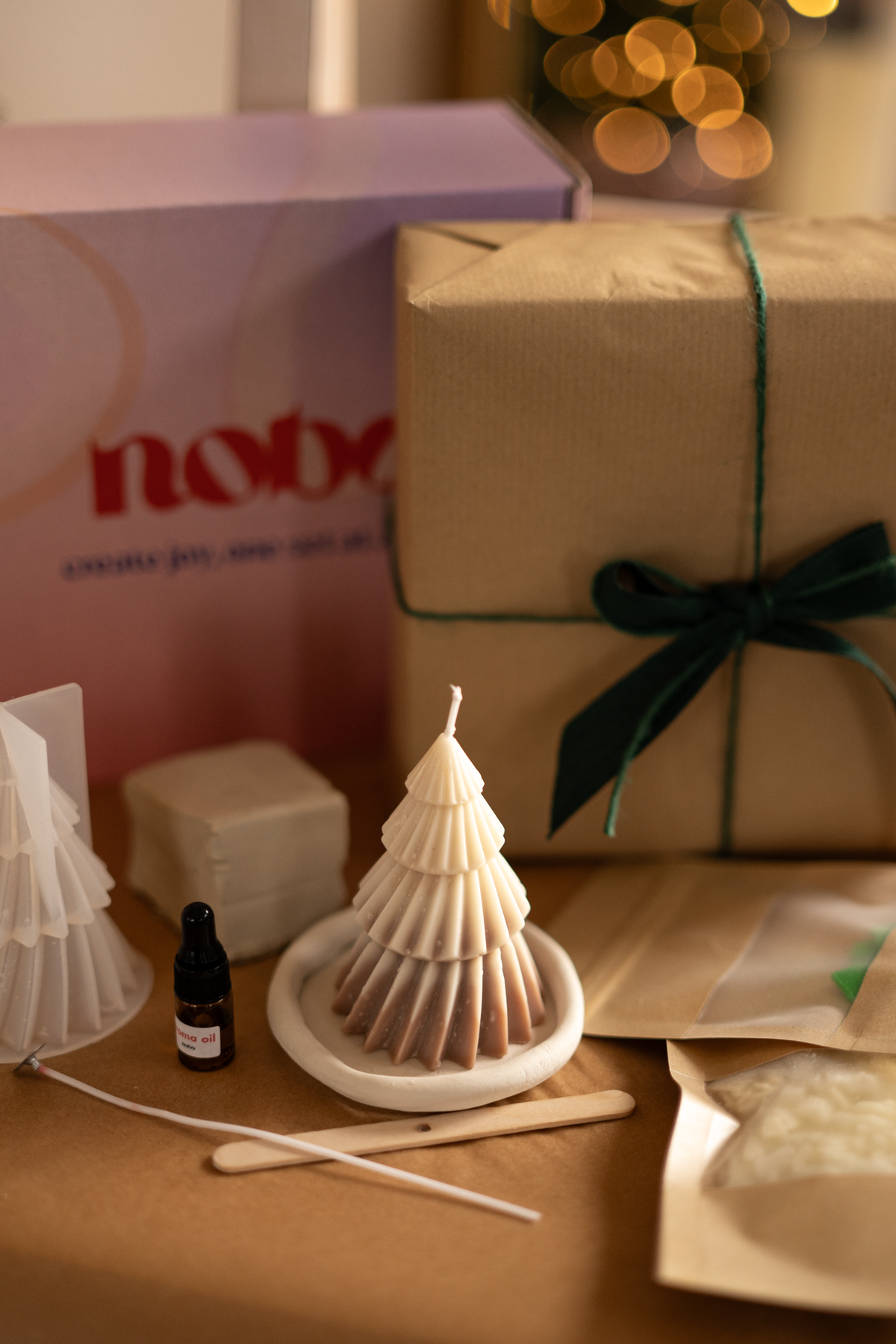 Weihnachts-DIY - Tannenbaum-Kerze mit Clay-Tray Untersetzer