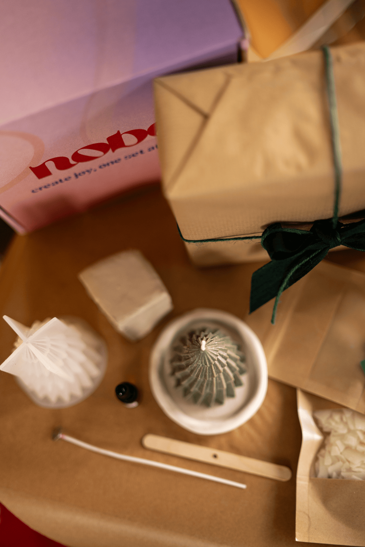 Weihnachts-DIY - Tannenbaum-Kerze mit Clay-Tray Untersetzer